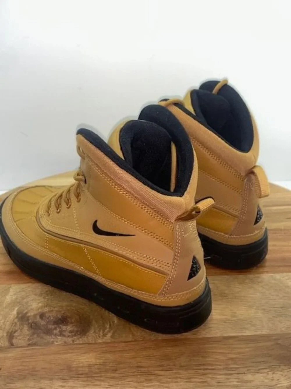 Nike Kids Woodside 2 ACG Boots Wheat Estimated Size 3.5